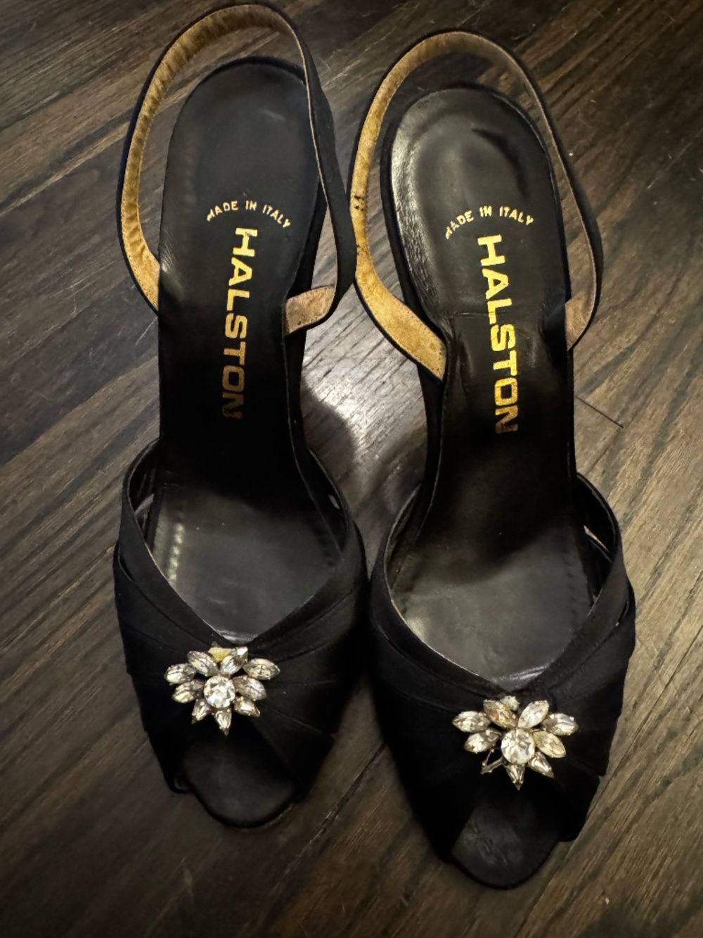 Vintage Halston pump with rhinestone embellishment size 7